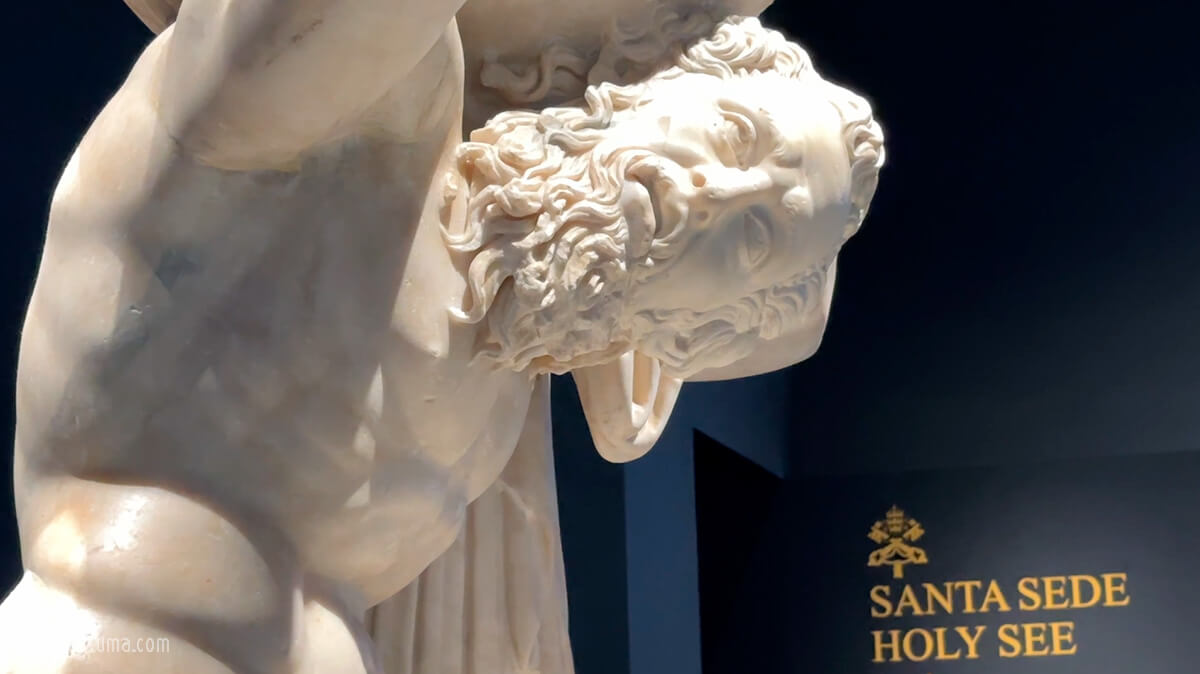 イタリア館 ファルネーゼのアトラス（ナポリ）