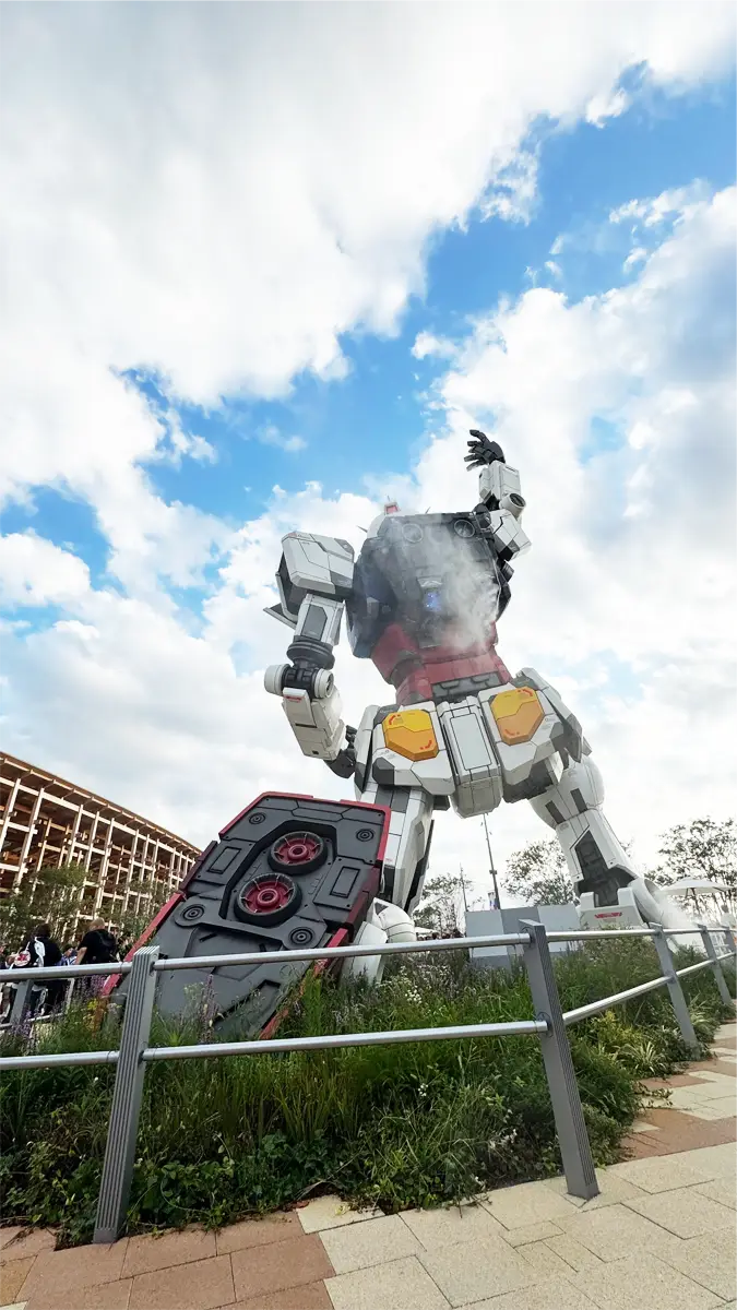 ガンダムの裏側と足の裏