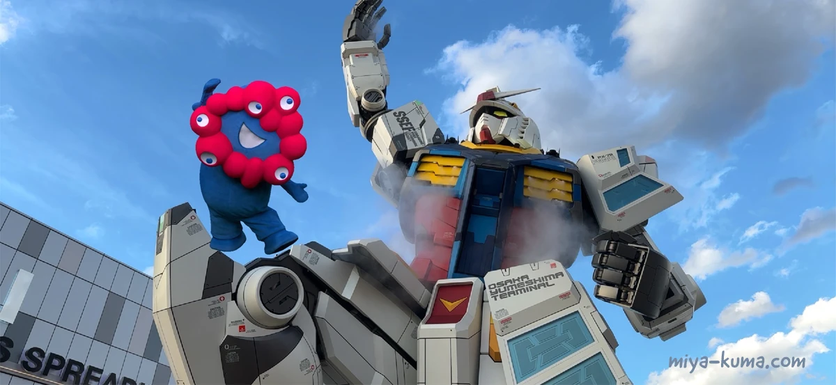 ミャクミャク召喚カードを使って、ガンダムの上に呼び出されたミャクミャクさん